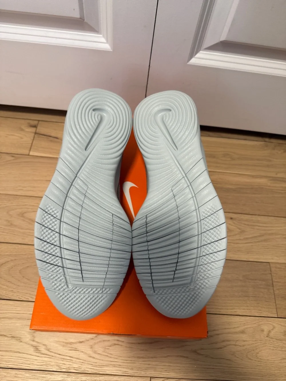 NEW IN BOX Nike Flex Experience Run 2 size men’s 7 women’s 8.5 - Picture 3 of 5